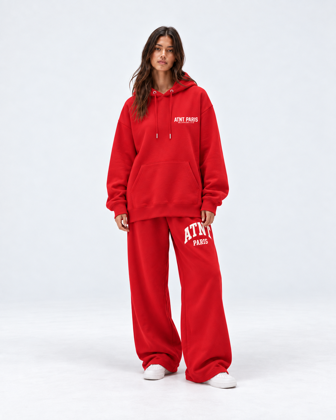 Sweat Billionaire Club rouge ATNT PARIS — plein pied face, coupe portée ample, studio gris clair