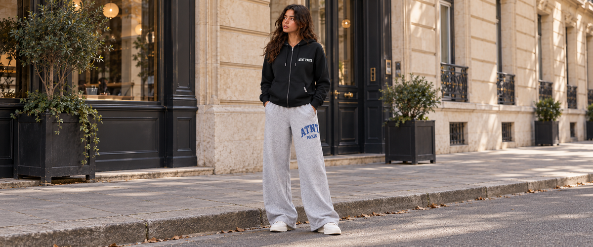 Sweat Zippé Noir – Essentials porté dans une ambiance lifestyle ATNT PARIS