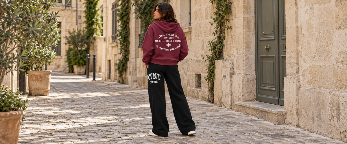 Gilet zippé Bordeaux Never Stop Dreaming avec jogging wide leg noir — tenue à Paris