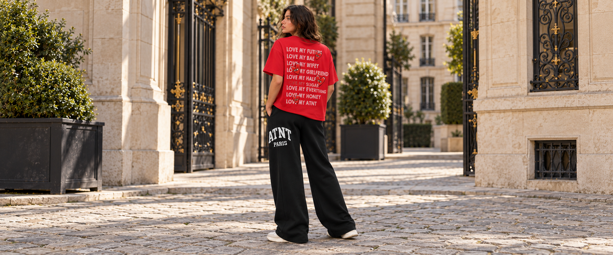 T-shirt Rouge unisexe Love heart Strass avec jogging wide leg noir — tenue à Paris