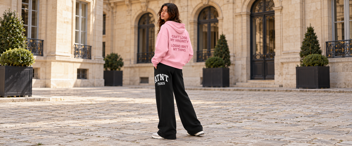 Sweat à Capuche Rose « Can't Lose My Virginity » – ATNT Paris avec jogging femme wide leg used noir — tenue à Paris