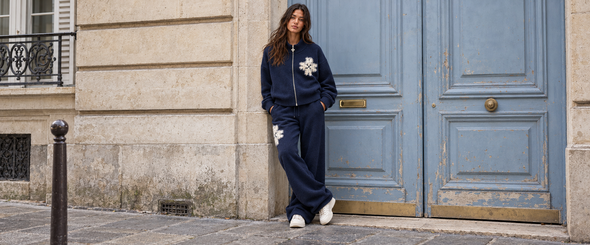 Tenue fluffy-navy ATNT PARIS portée à Paris