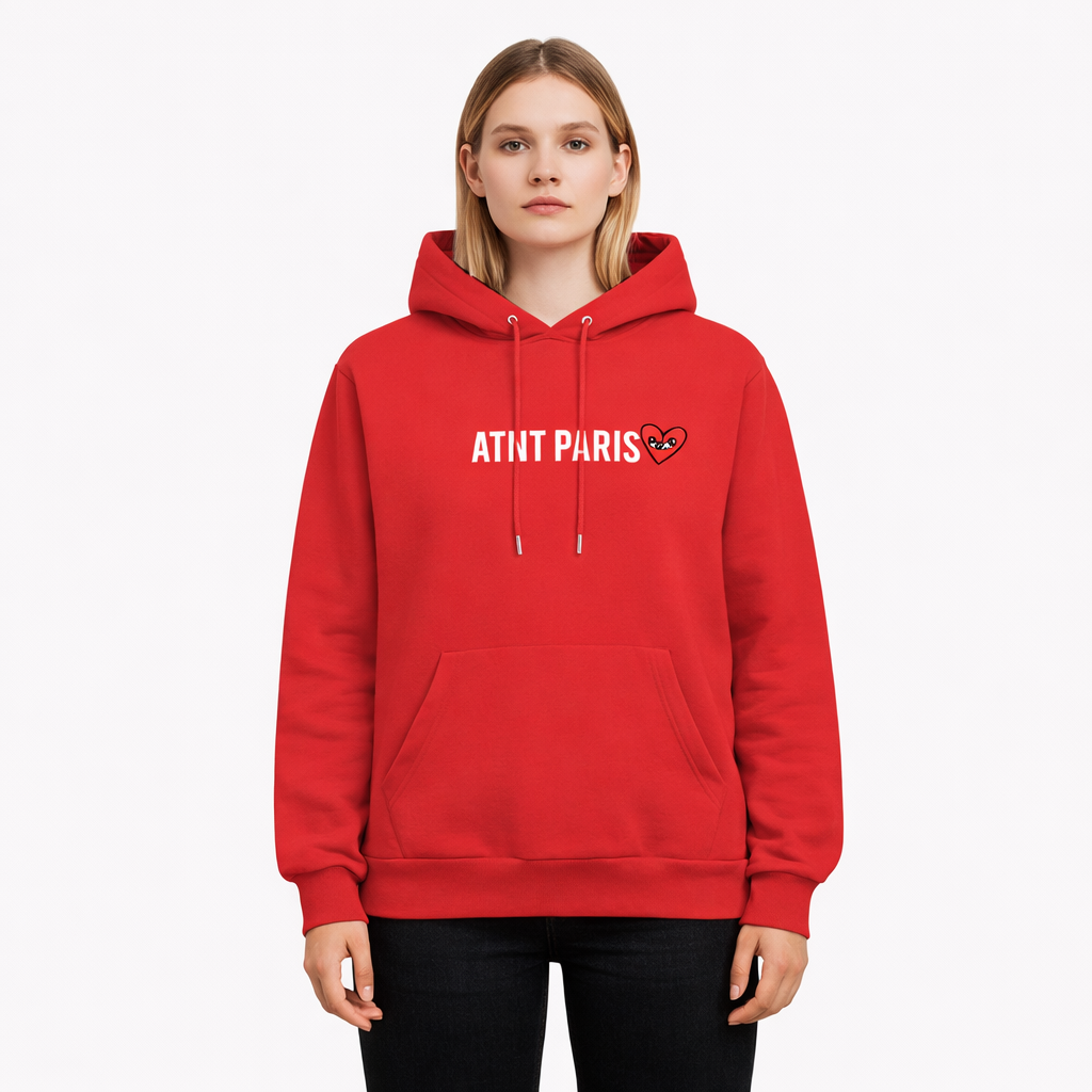 Mannequin femme portant un sweat à capuche rouge ATNT Paris, vue de face, logo poitrine avec cœur graphique, style streetwear