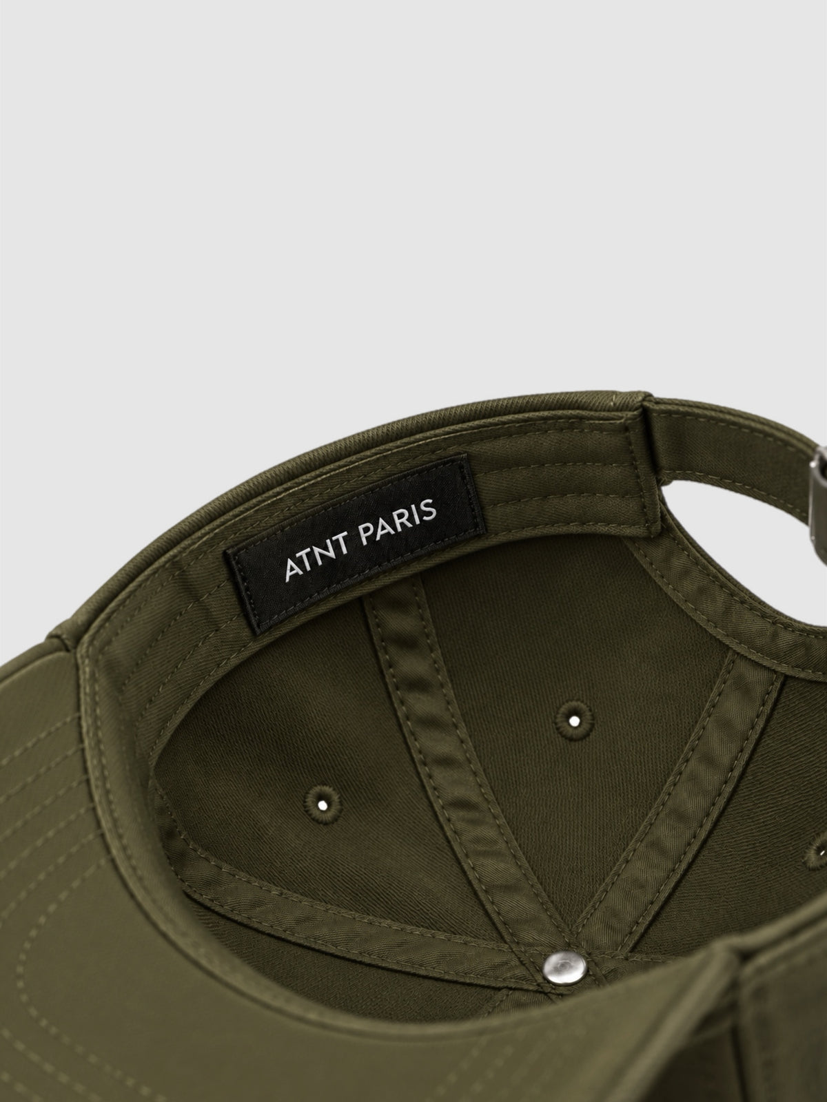 Casquette baseball addicted to Nice Things kaki ATNT PARIS, vue de détail.