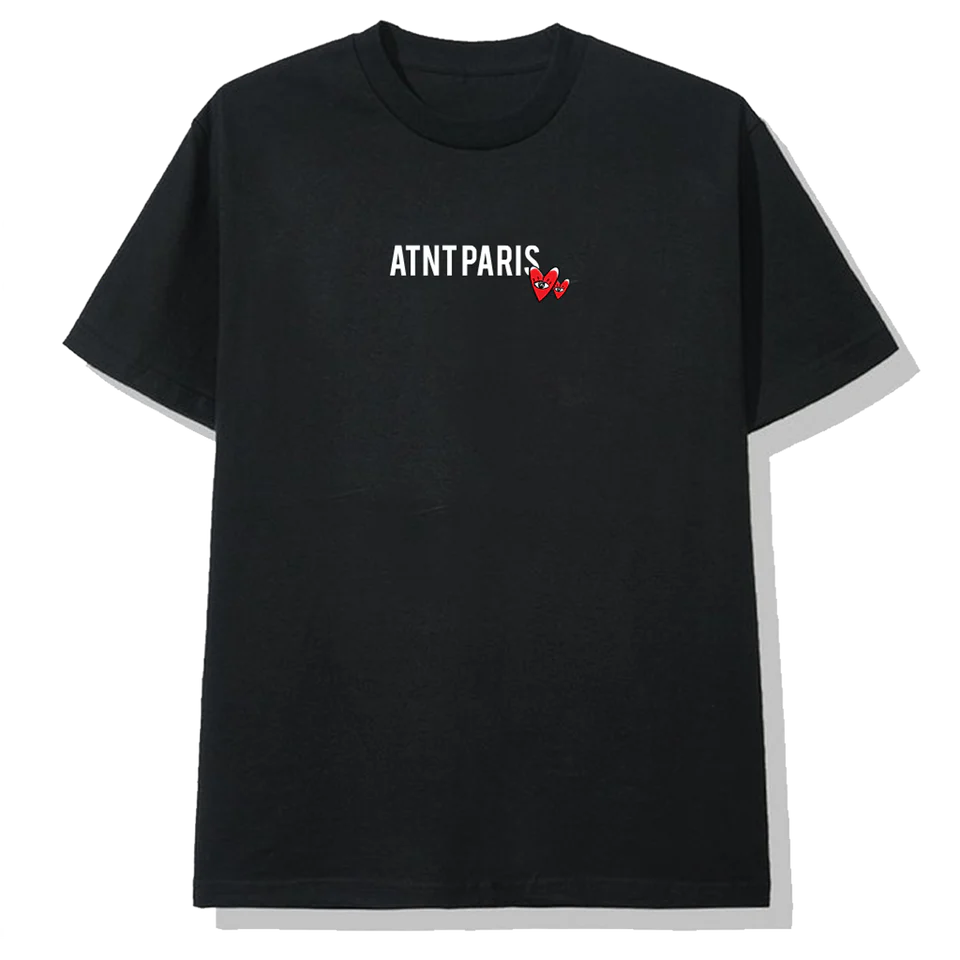 T-shirt unisexe noir Love Heart ATNT PARIS, vue de face avec logo et cœur sur la poitrine.
