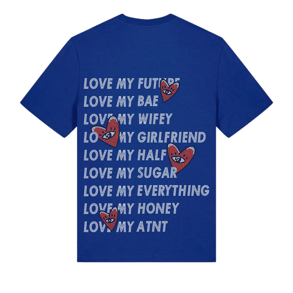 T-shirt unisexe bleu roi Love Heart Strass ATNT PARIS, vue de dos avec inscriptions et cœurs en strass.