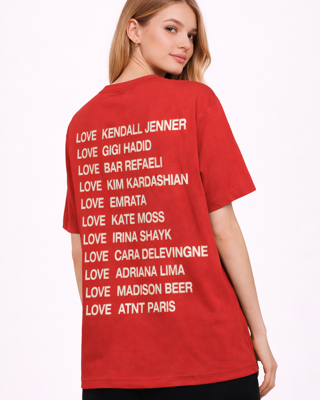 T-shirt unisexe rouge love ATNT PARIS, porté, vue de dos.