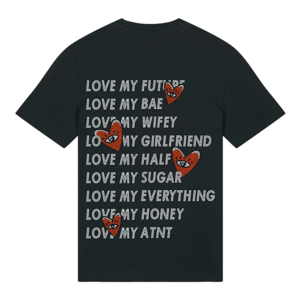 T-shirt noir unisexe ATNT Paris porté en studio, vue de dos, imprimé strass “Love My Future / Love My Bae / Love My Everything”, mannequin femme silhouette mince, fond blanc.