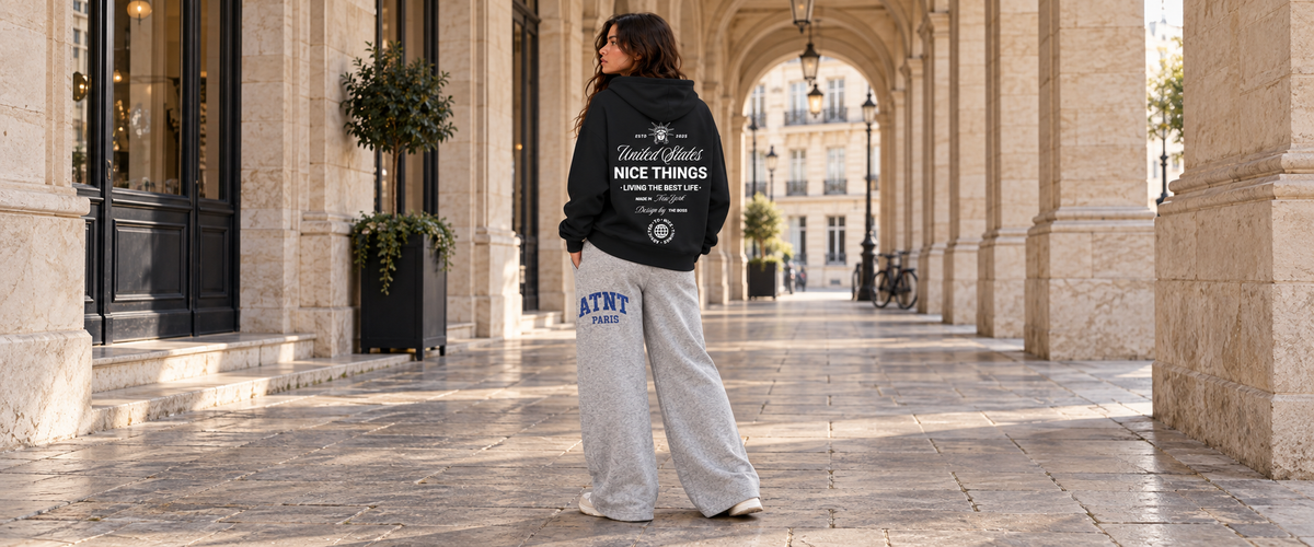 Sweat capuche oversize Noir Nyc Heritage porté dans une ambiance lifestyle ATNT PARIS
