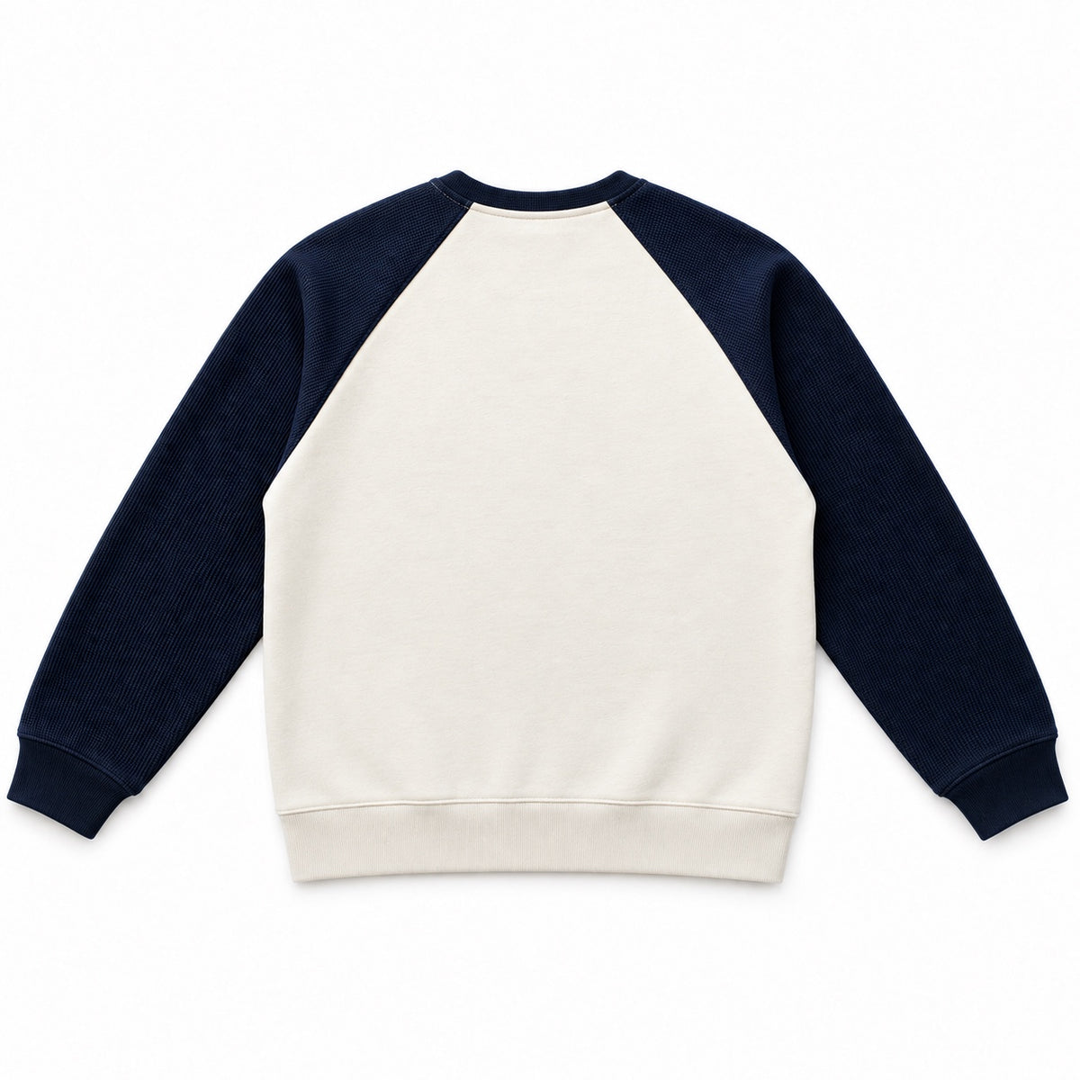Sweat Héritage ATNT PARIS écru et bleu marine, dos uni et manches raglan texturées, vue de dos.