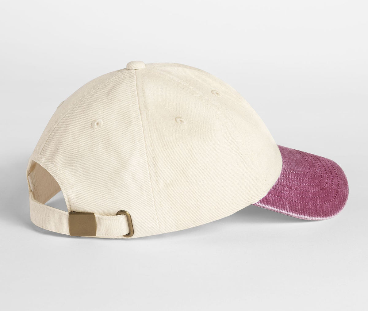 Casquette vintage logo a -blanc/bordeaux ATNT PARIS, vue de dos.