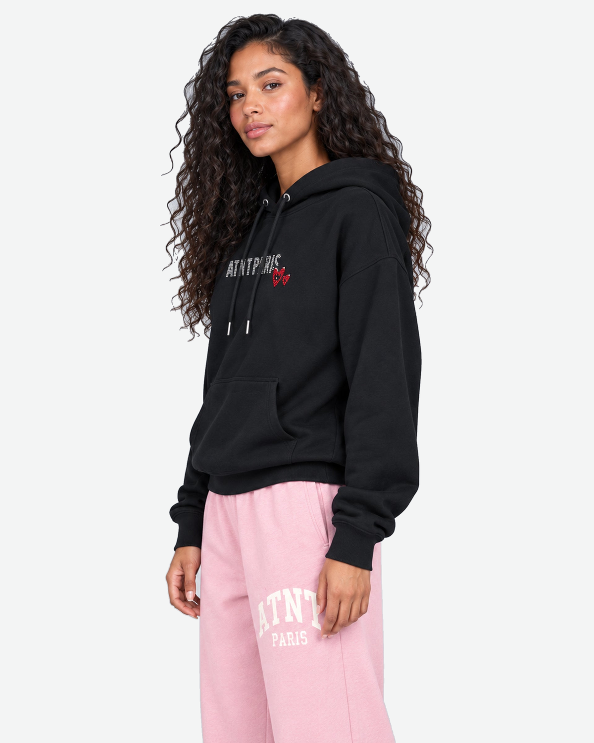 Sweat Capuche Noir Love heart Strass — vue de face — fond #F3F4F4, 1920 × 2400 px