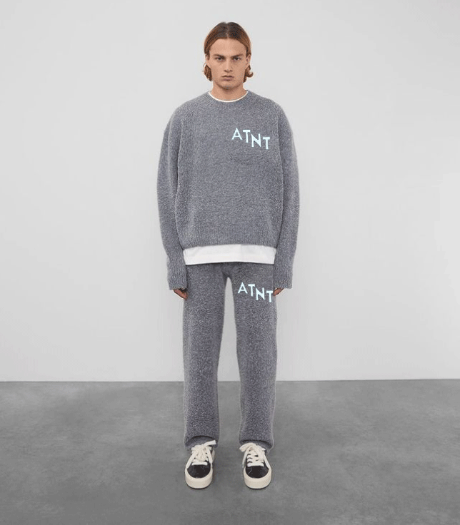 Pull oversize gris effet cachemire ATNT PARIS, porté, vue de face.