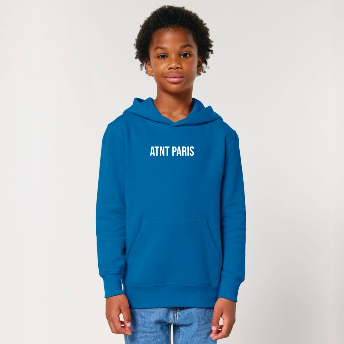 Sweat à capuche bleu enfant atnt logo ATNT PARIS, porté, vue de face.