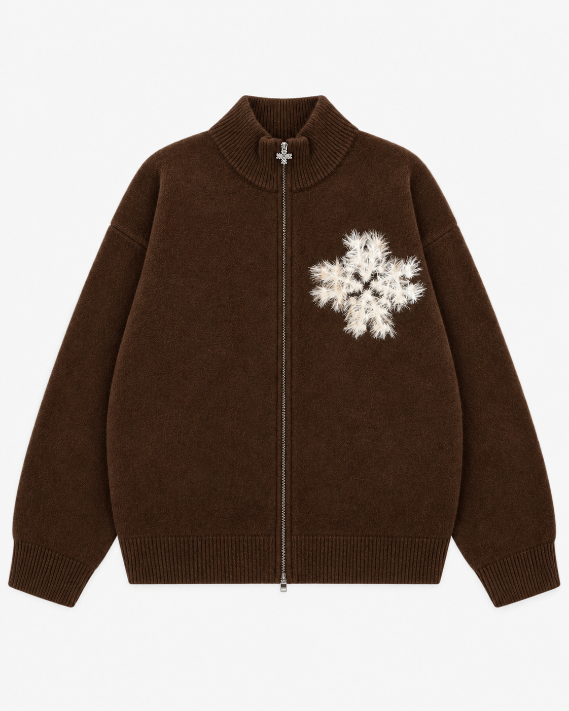 Sweat zippé en maille fluffy monogramme signature marron ATNT PARIS, vue de face.