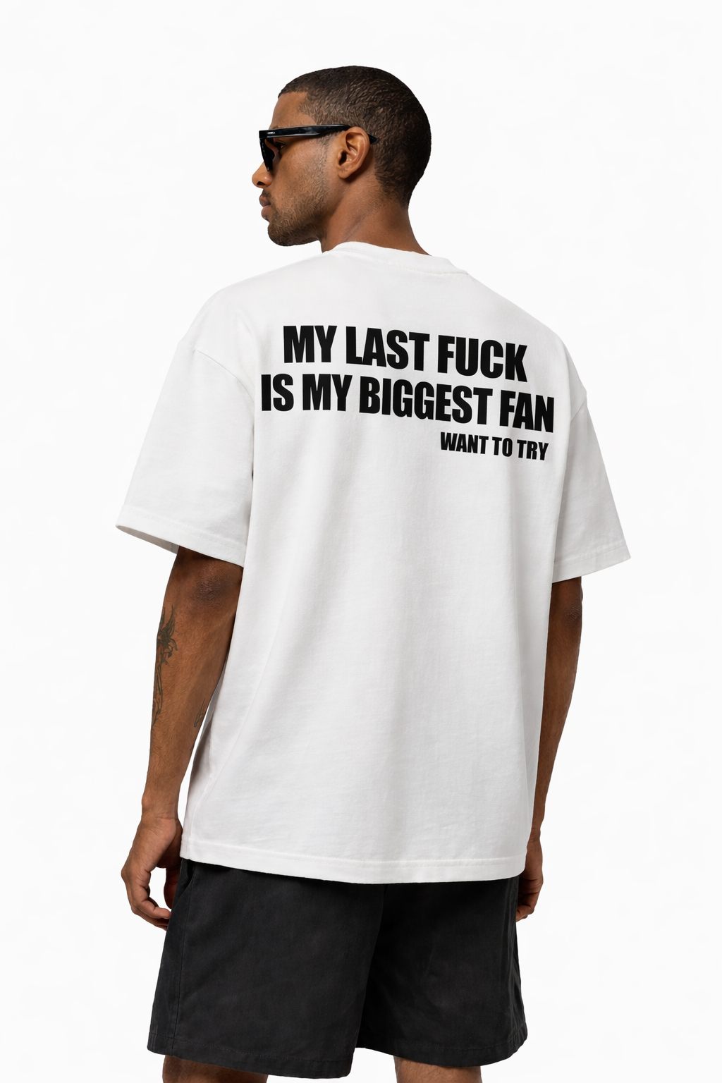 T-shirt boxy blanc my last f*ck is my biggest fan ATNT PARIS, porté, vue de dos.
